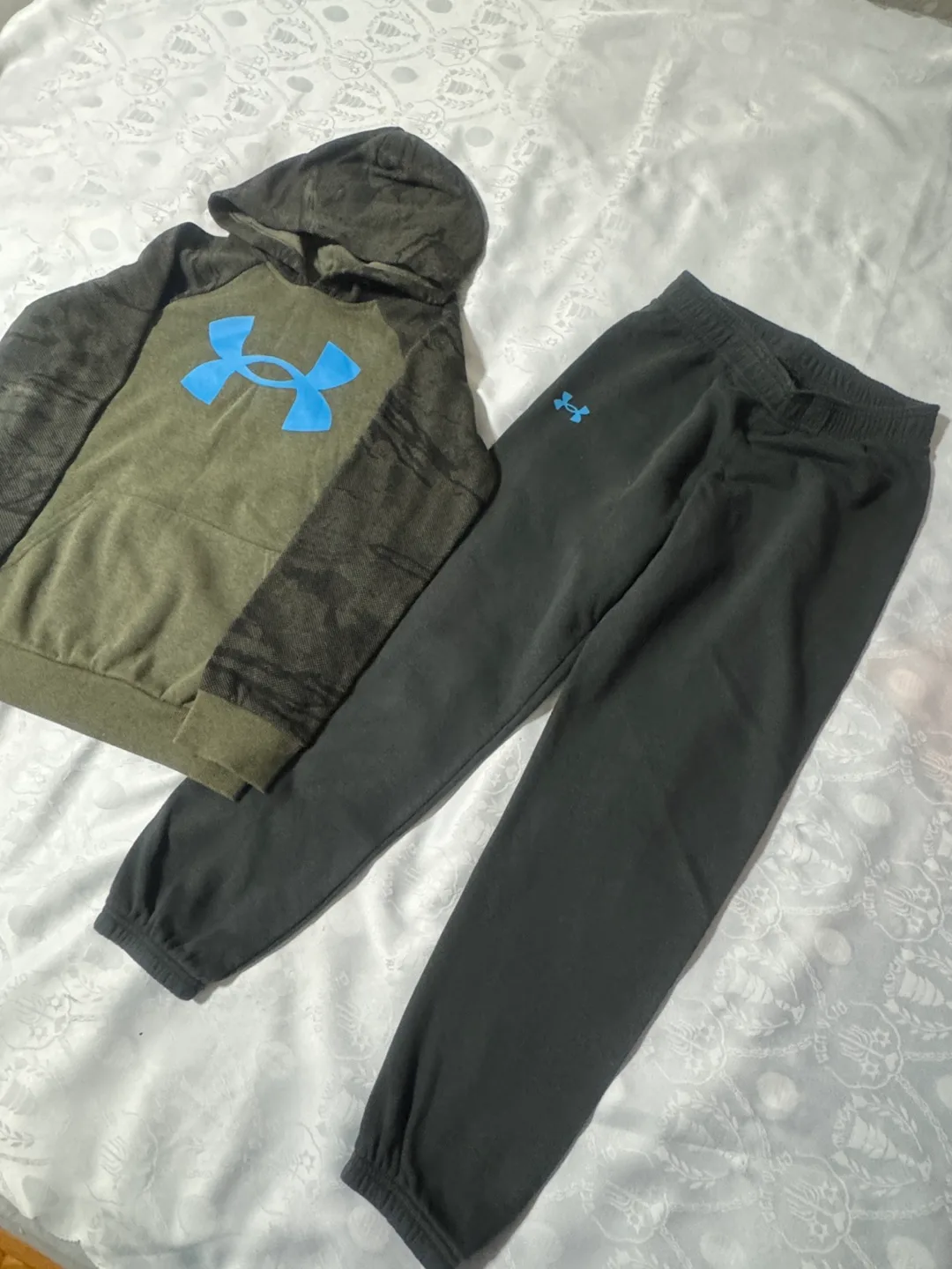 Under Armour Kids' Hoodie & Pants Set size 10 image indicator(3)
