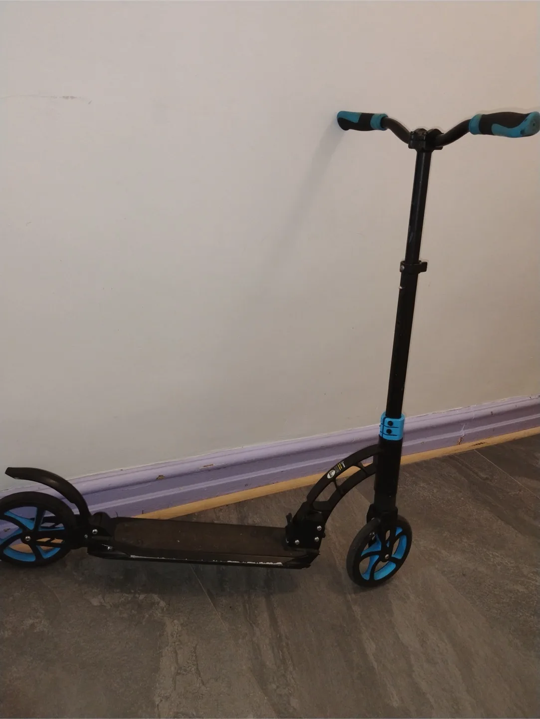 Black & Blue Kick Scooter thumbnail