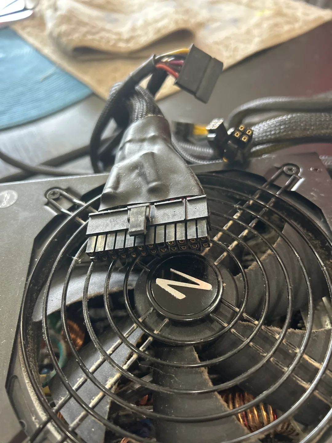 OCZ ZX Series 1000W Power Supply image indicator(3)