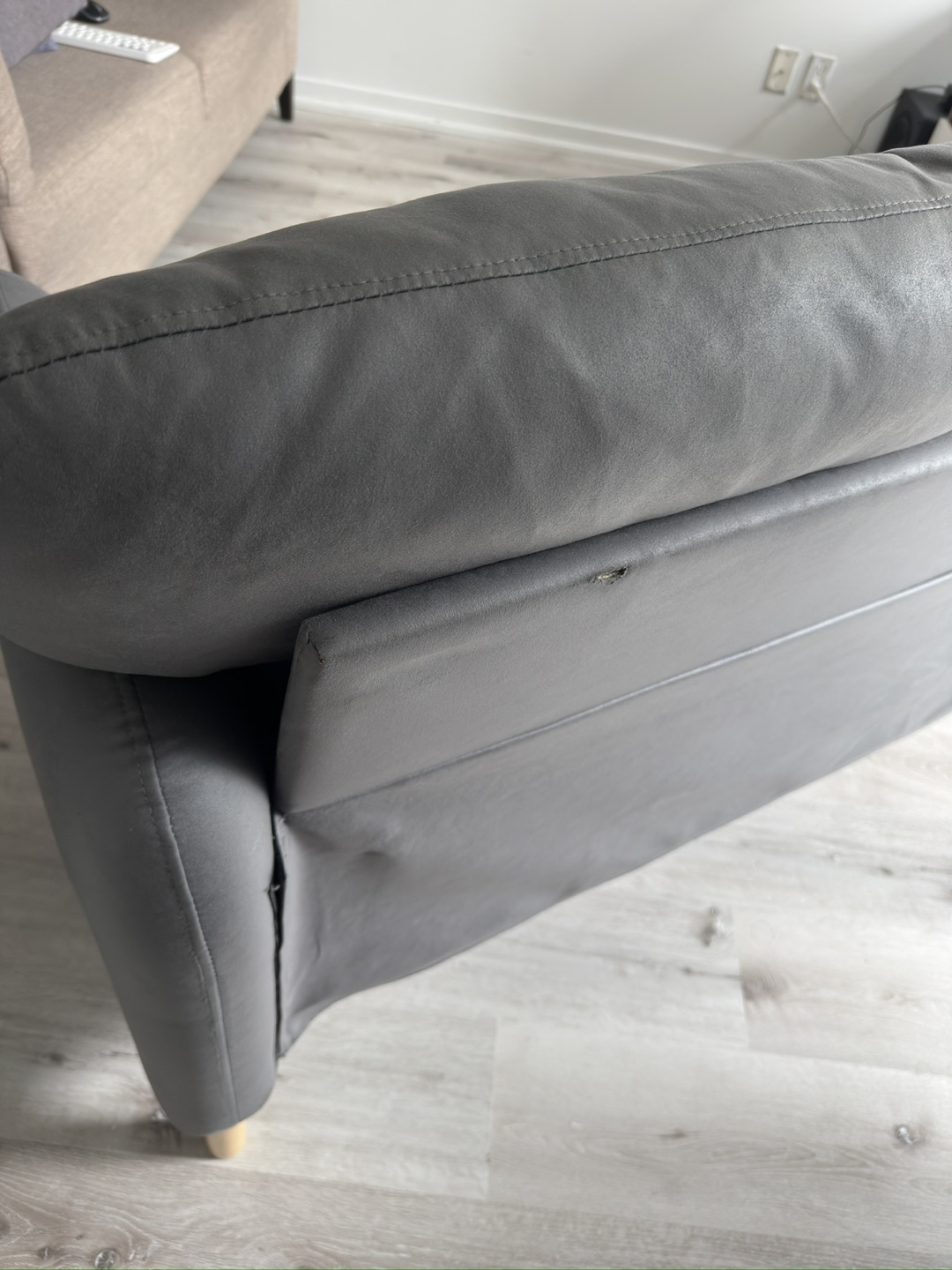 Love seat need gone - photo 2