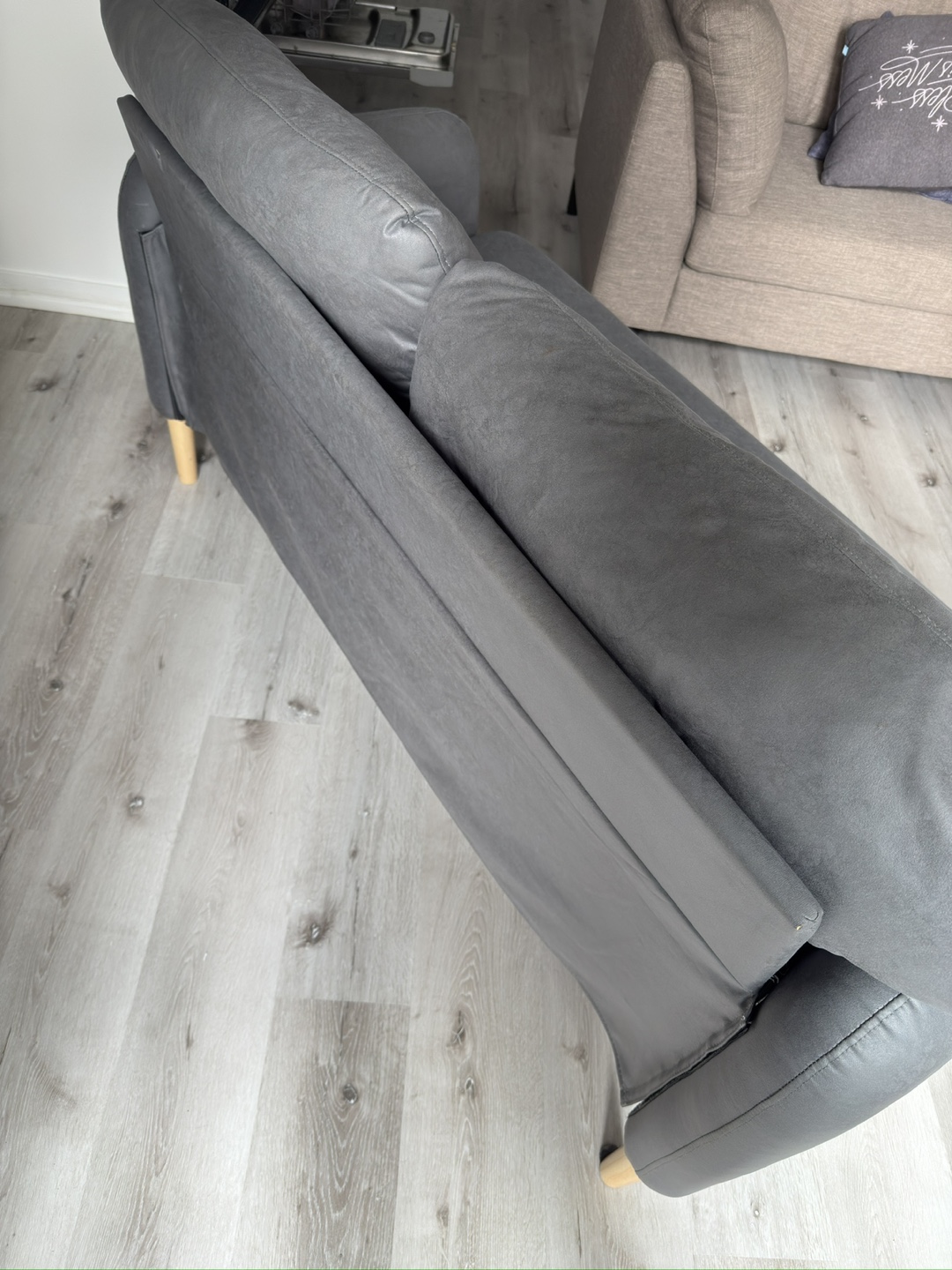 Love seat need gone - photo 5