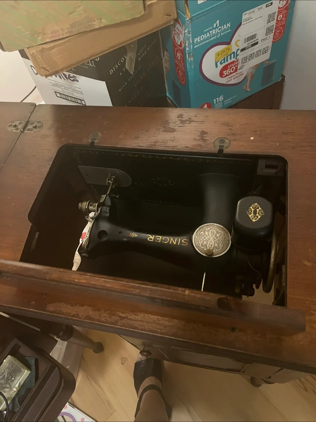 Vintage Singer Sewing Machine image indicator(7)