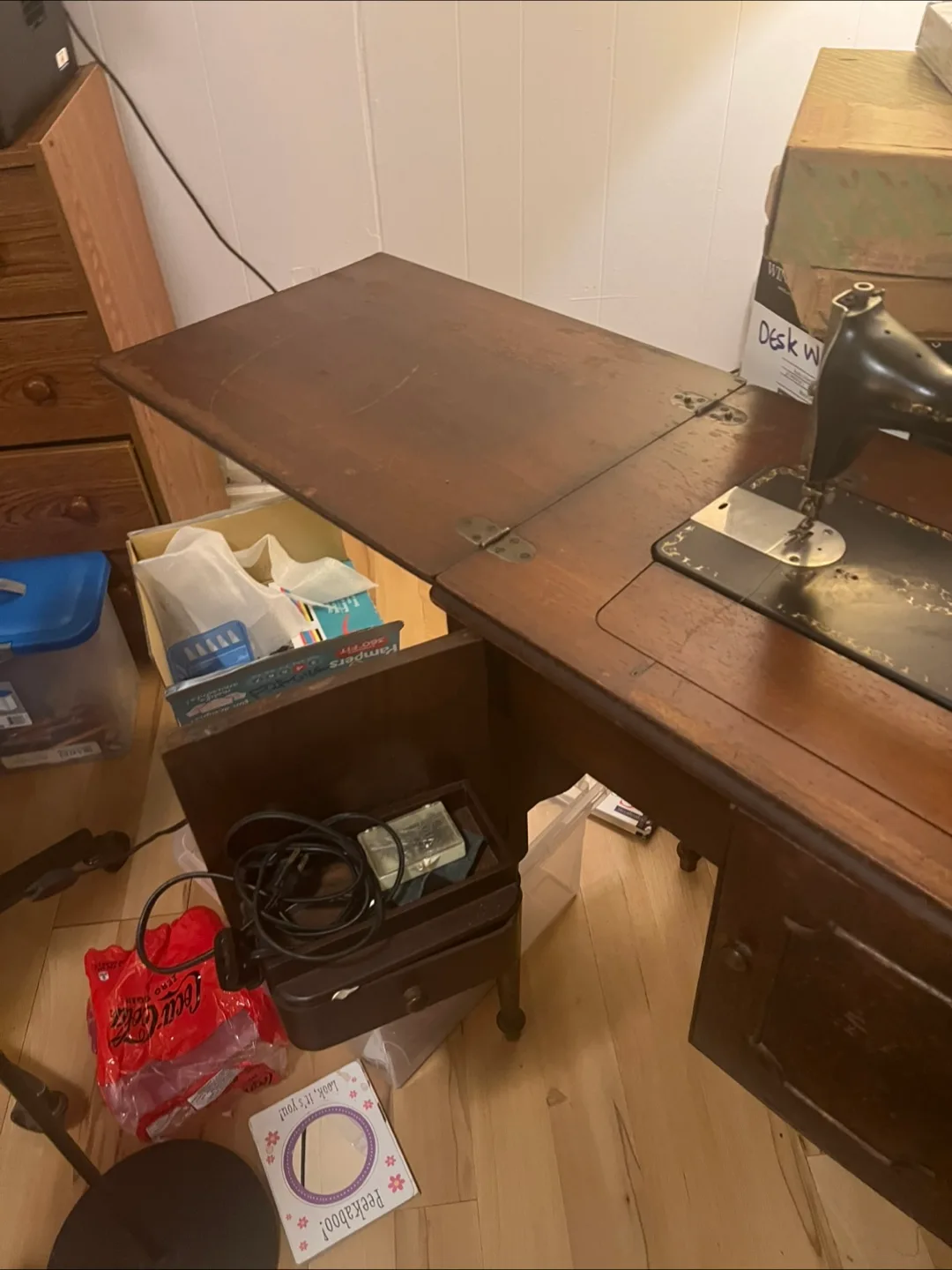 Vintage Singer Sewing Machine image indicator(3)