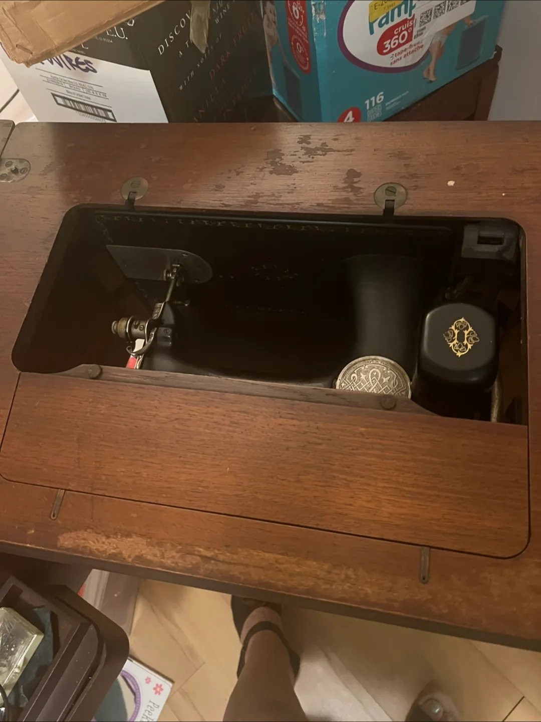 Vintage Singer Sewing Machine image indicator(2)