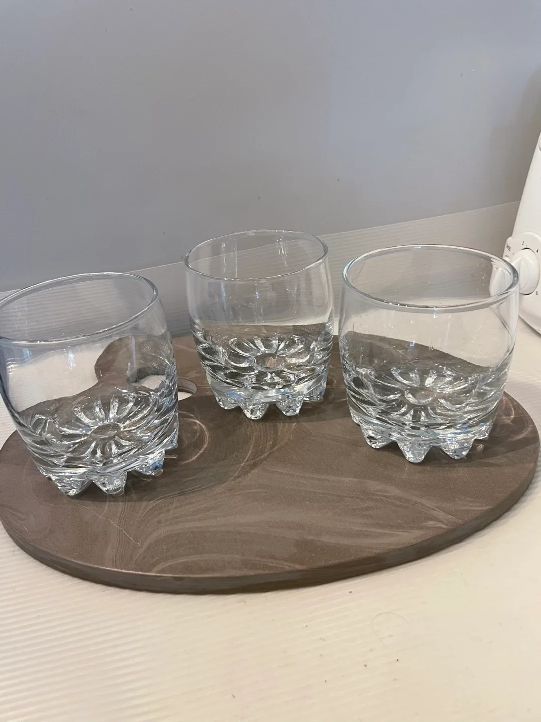 Set of 3 Clear Drinking Glasses thumbnail