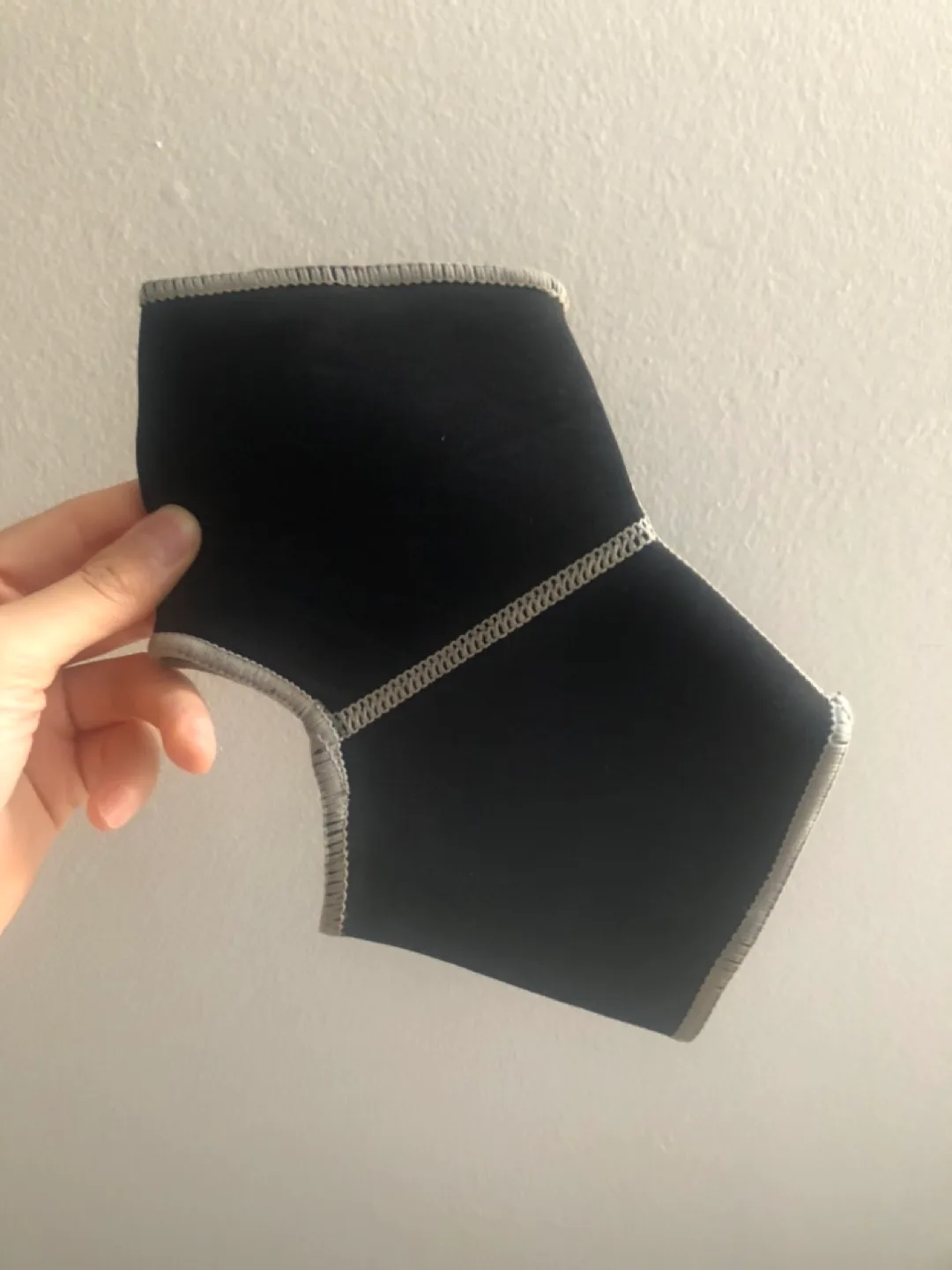 Tensor Black Ankle Brace Sleeve image indicator(2)