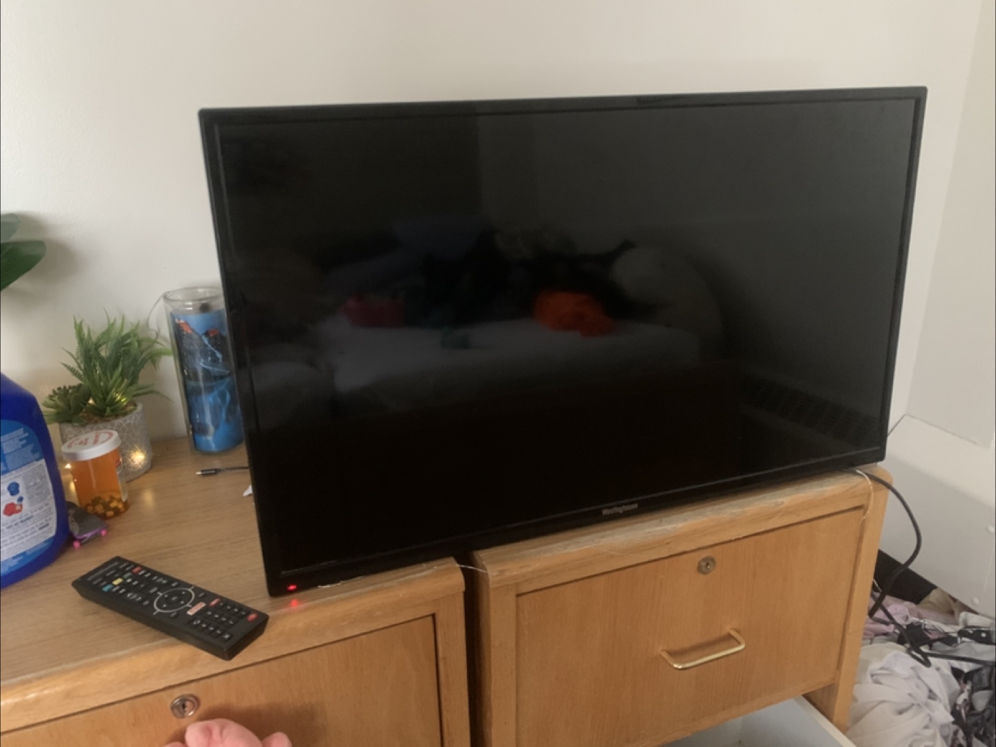 32 Inch TV with remote - photo 2