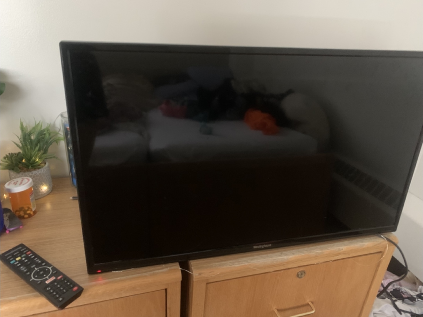 32 Inch TV with remote