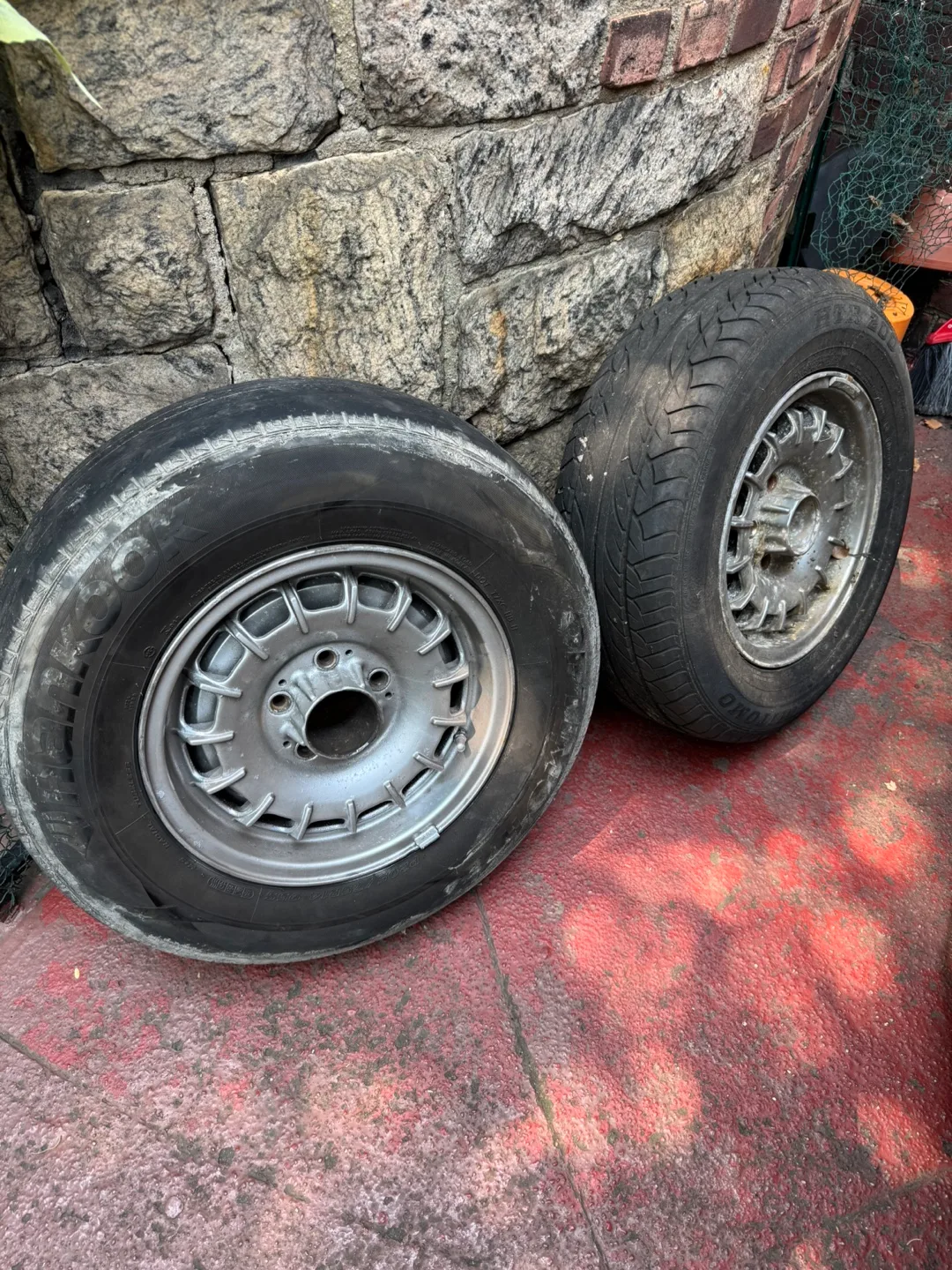 Set of 2 strong tires thumbnail