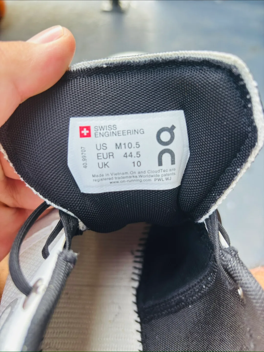 On CloudTec Running Shoes - US 10.5 image indicator(4)