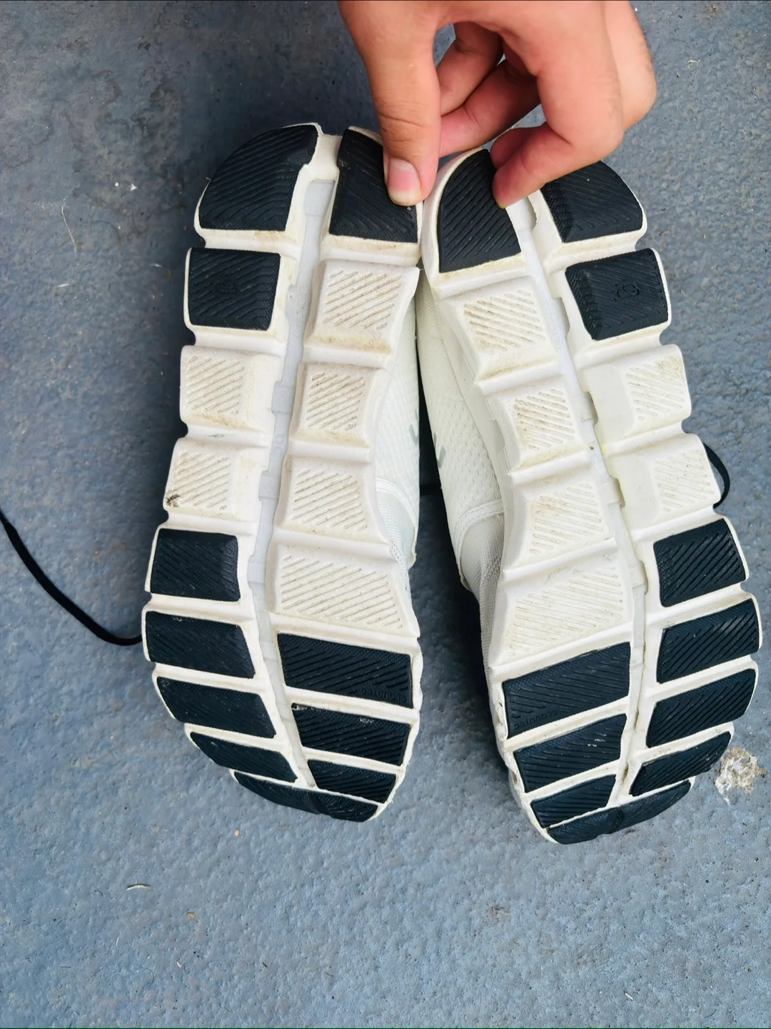 On CloudTec Running Shoes - US 10.5 image indicator(3)