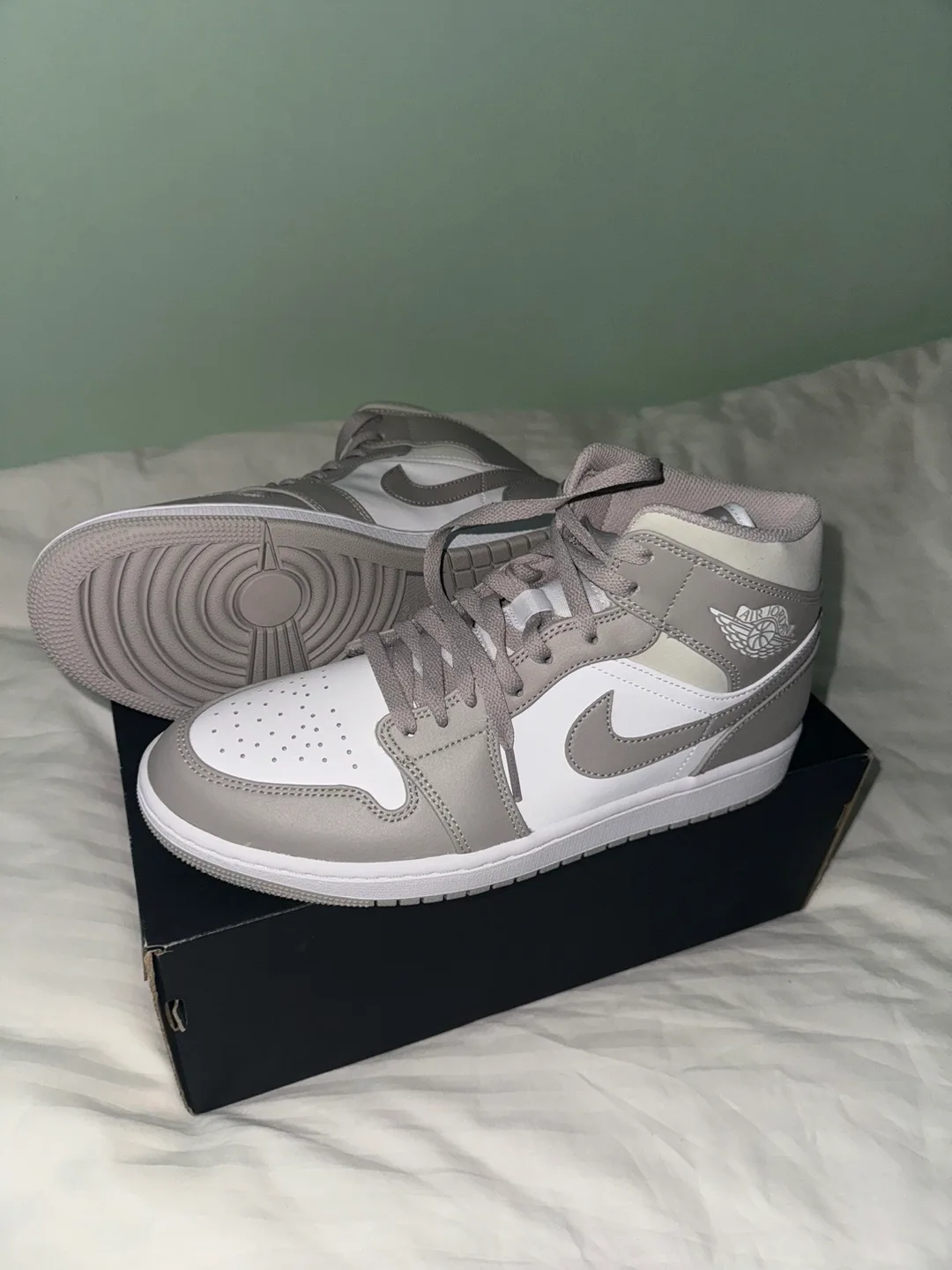 AIR JORDAN MID “College Grey” thumbnail