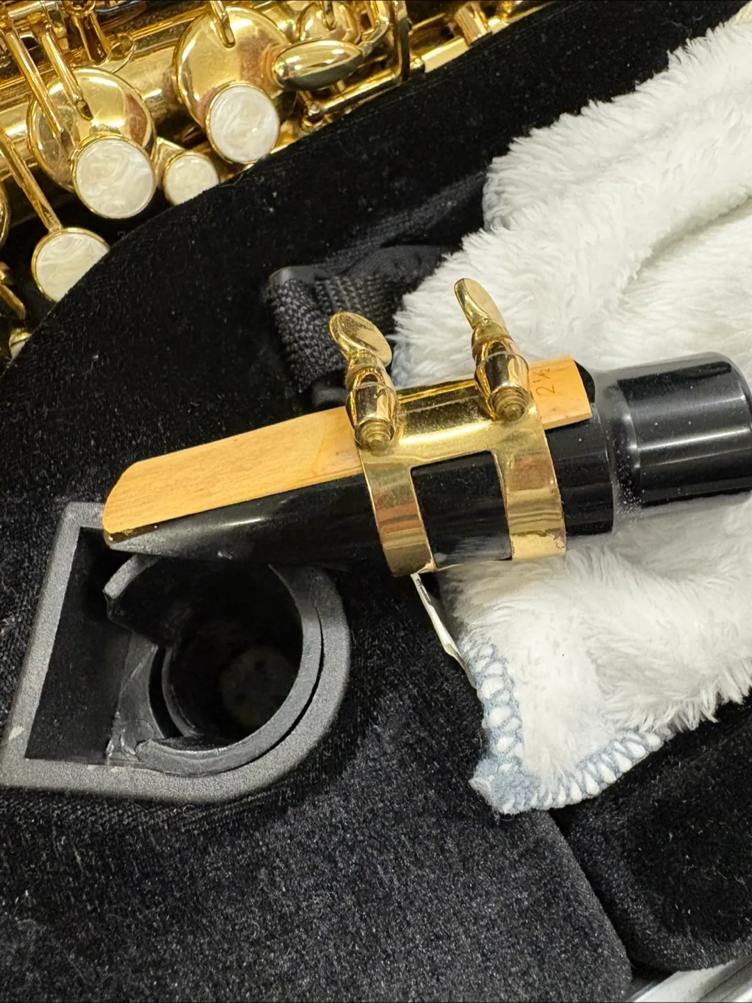 ADOR Gold Saxophone image indicator(2)