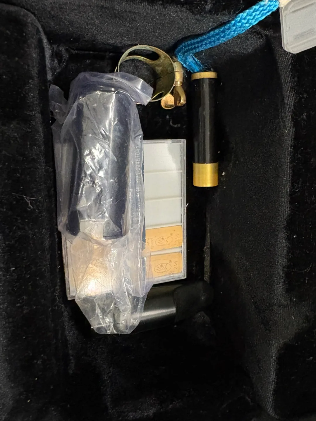 ADOR Gold Saxophone image indicator(10)