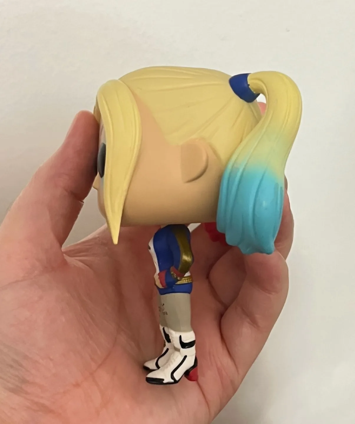 Lot of two Funko Pops! Disney Princess Ariel & Harley Quinn image indicator(9)