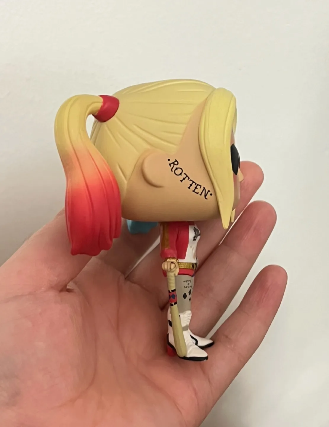 Lot of two Funko Pops! Disney Princess Ariel & Harley Quinn image indicator(8)