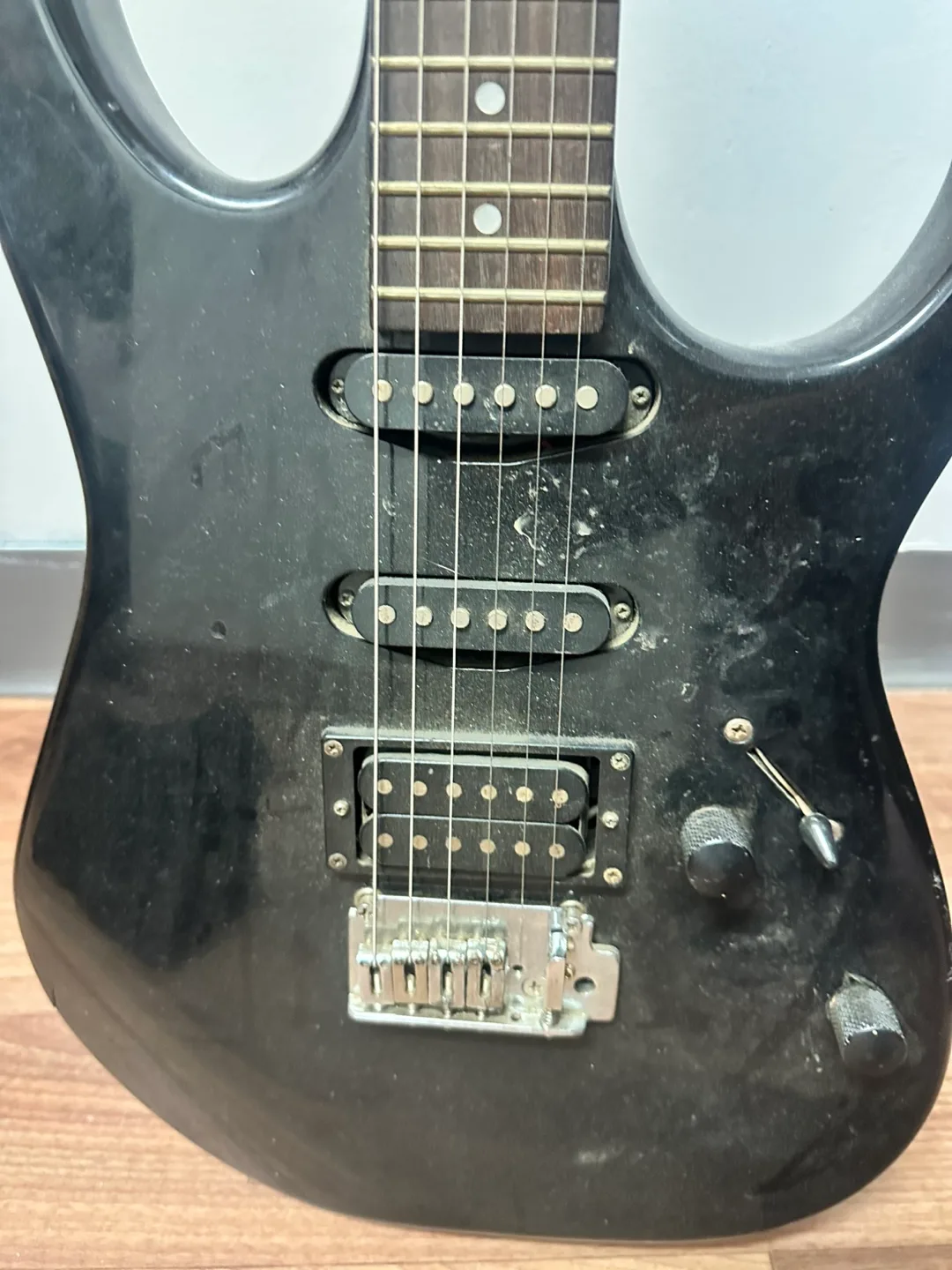 Ibanez Black Electric Guitar image indicator(5)