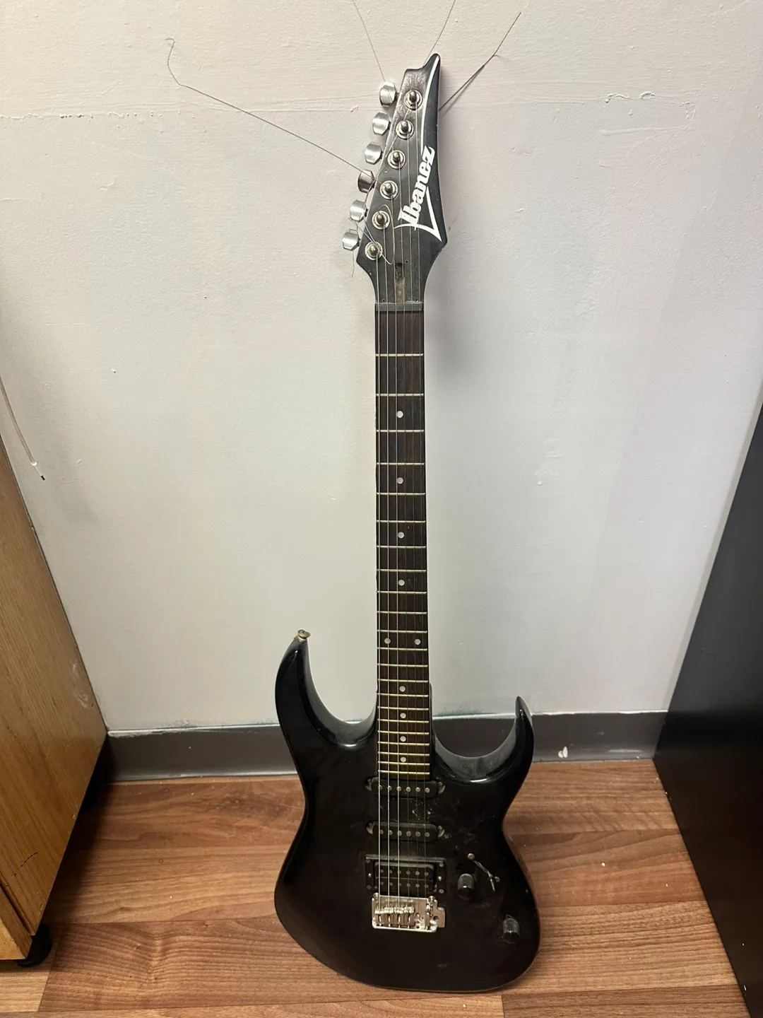 Ibanez Black Electric Guitar image indicator(2)