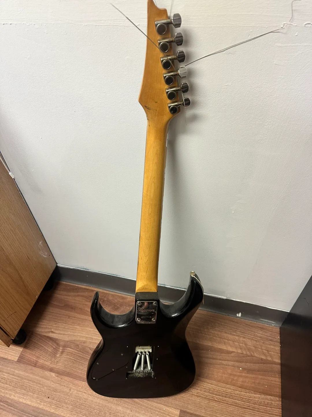 Ibanez Black Electric Guitar image indicator(3)