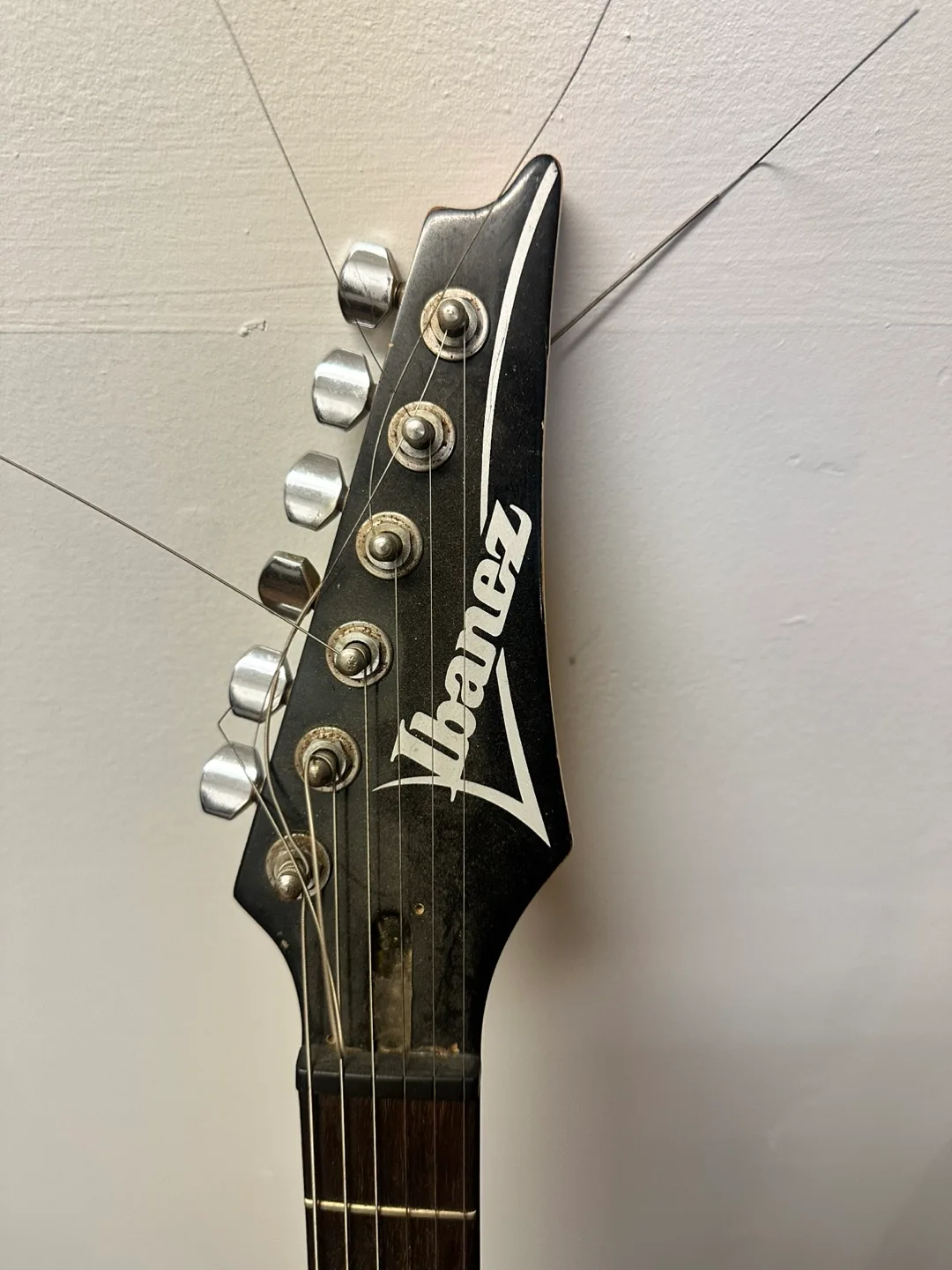 Ibanez Black Electric Guitar image indicator(4)