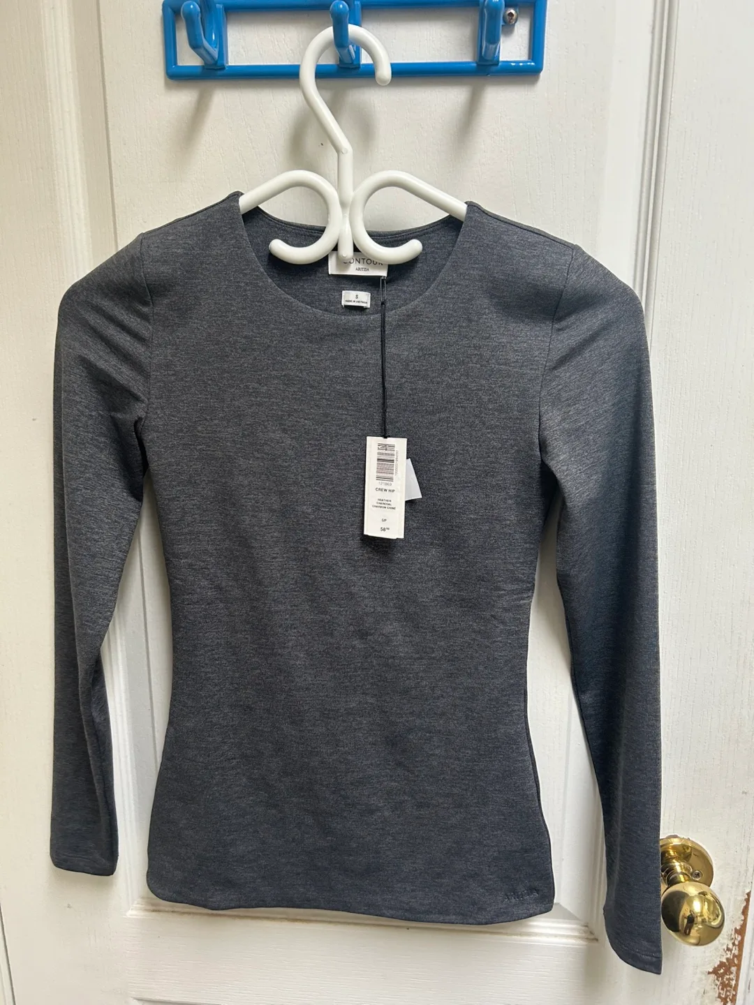Aritzia Contour Crew Hip Top - Size S thumbnail