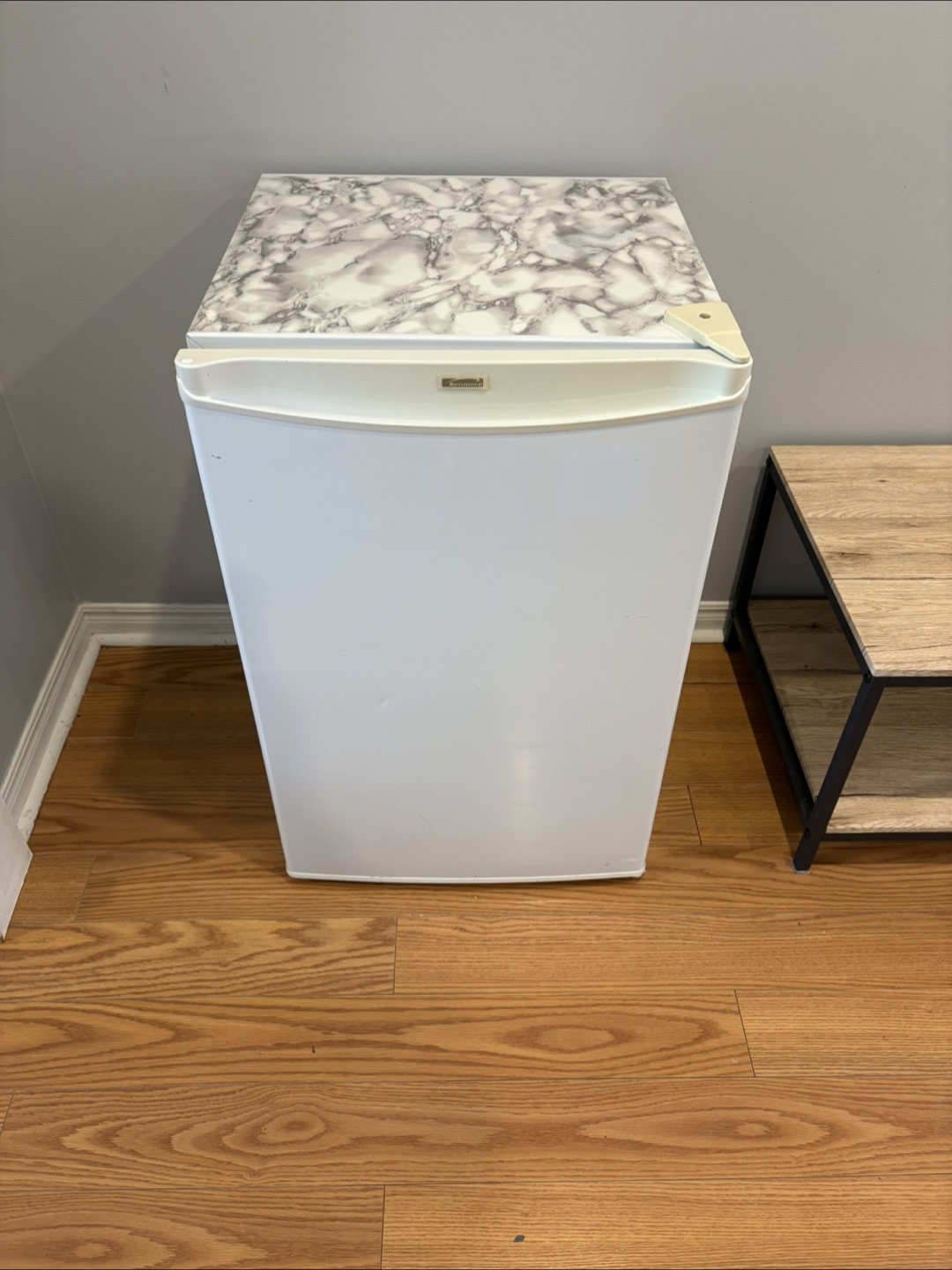 Kenmore Mini Fridge with Freezer Compartment – 3.2 Cubic Feet