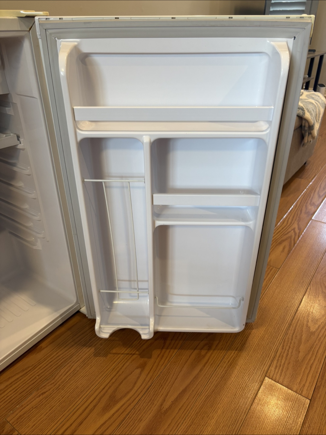 Kenmore Mini Fridge with Freezer Compartment – 3.2 Cubic Feet - photo 3