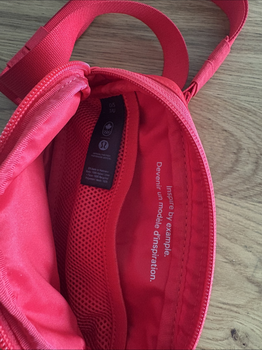 Lululemon Canada Olympic Red Belt Bag - photo 3