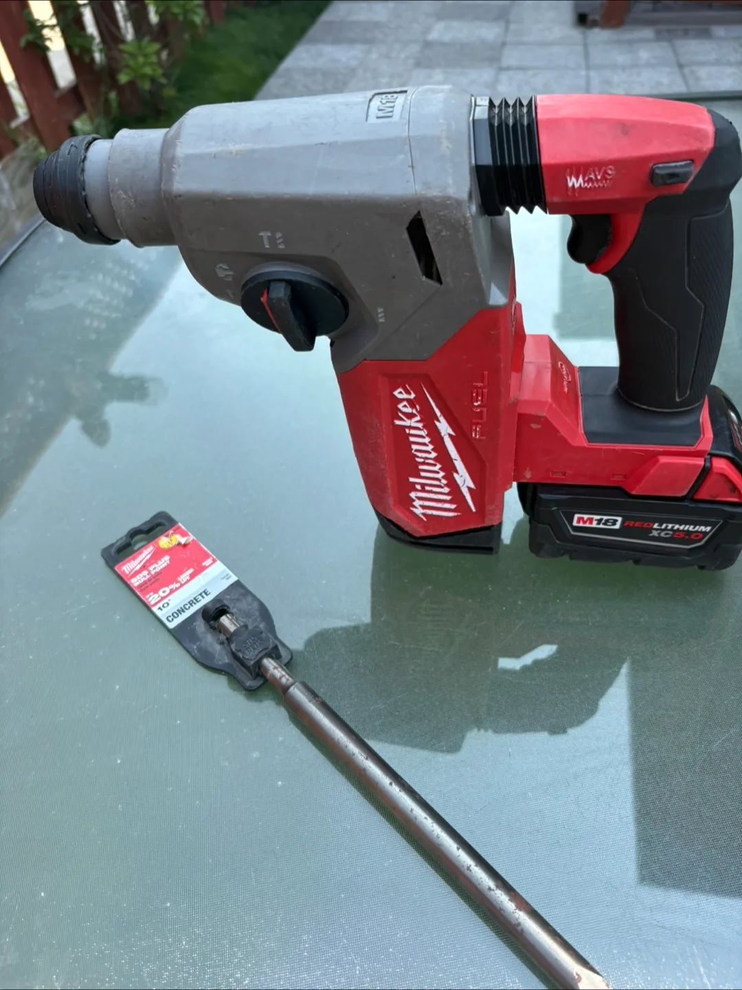 Milwaukee FUEL Rotary Hammer Drill thumbnail