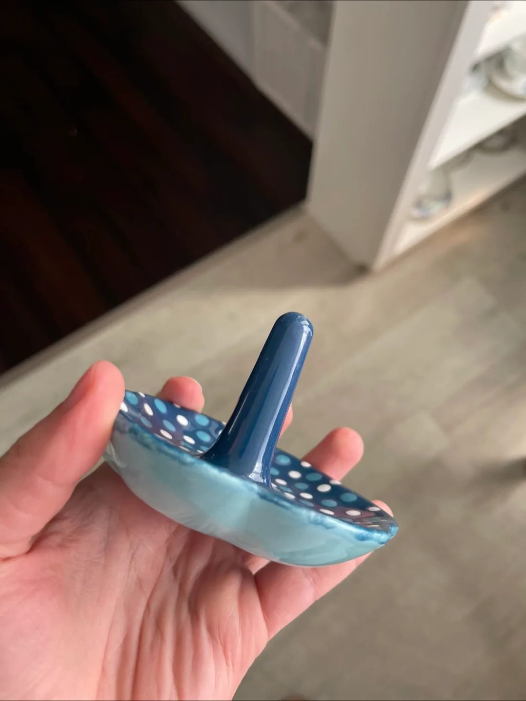 Vintage Blue Ceramic Ring Holder image indicator(4)