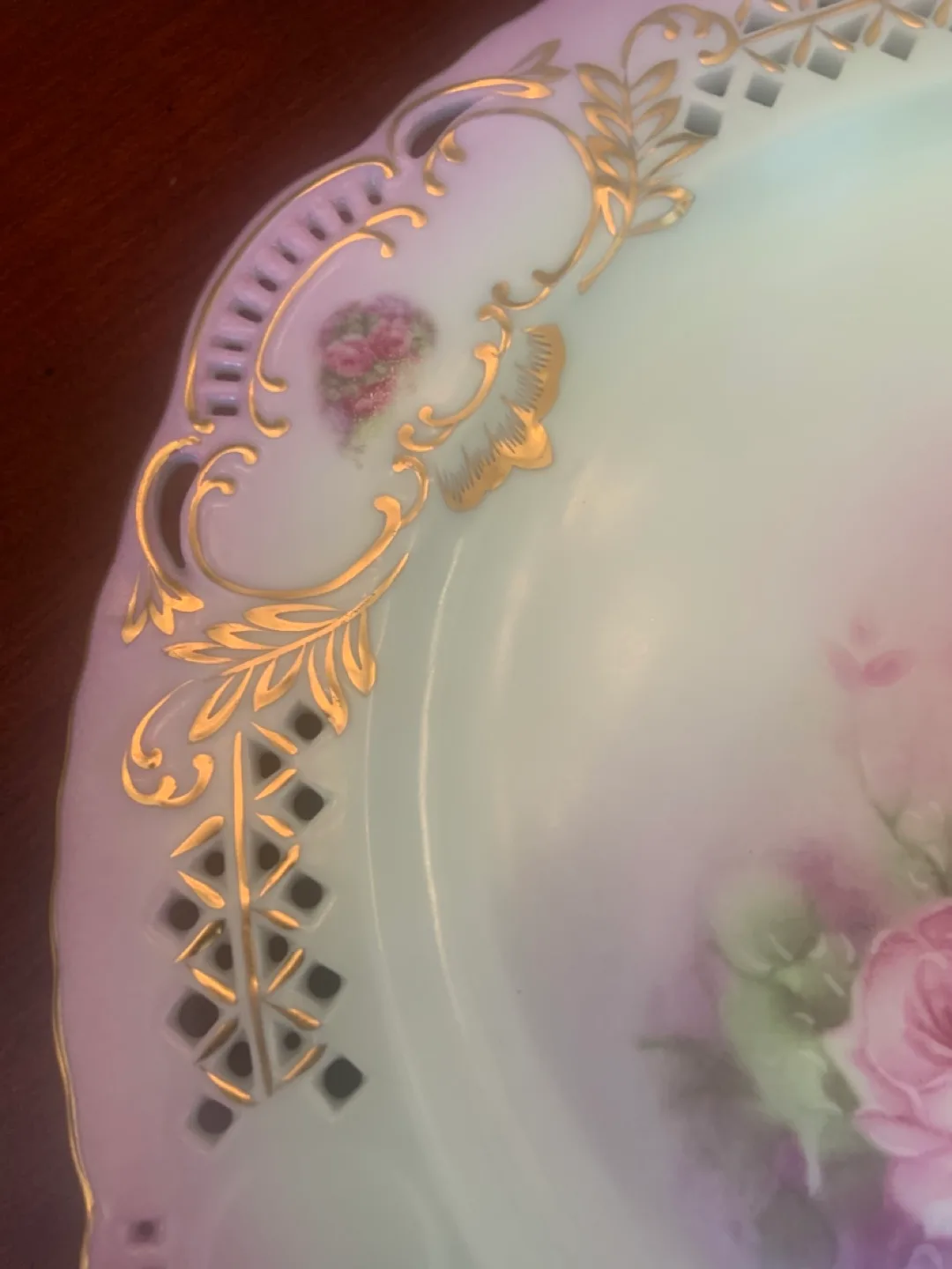 Victoria's Garden Decorative Plate image indicator(4)