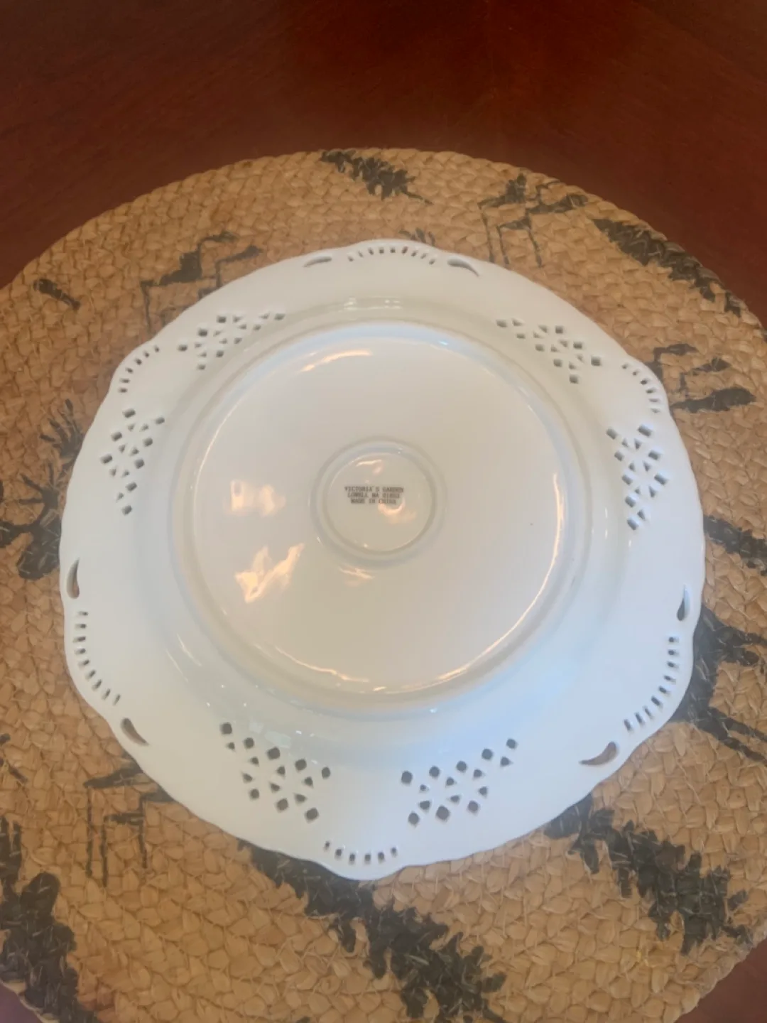 Victoria's Garden Decorative Plate image indicator(6)