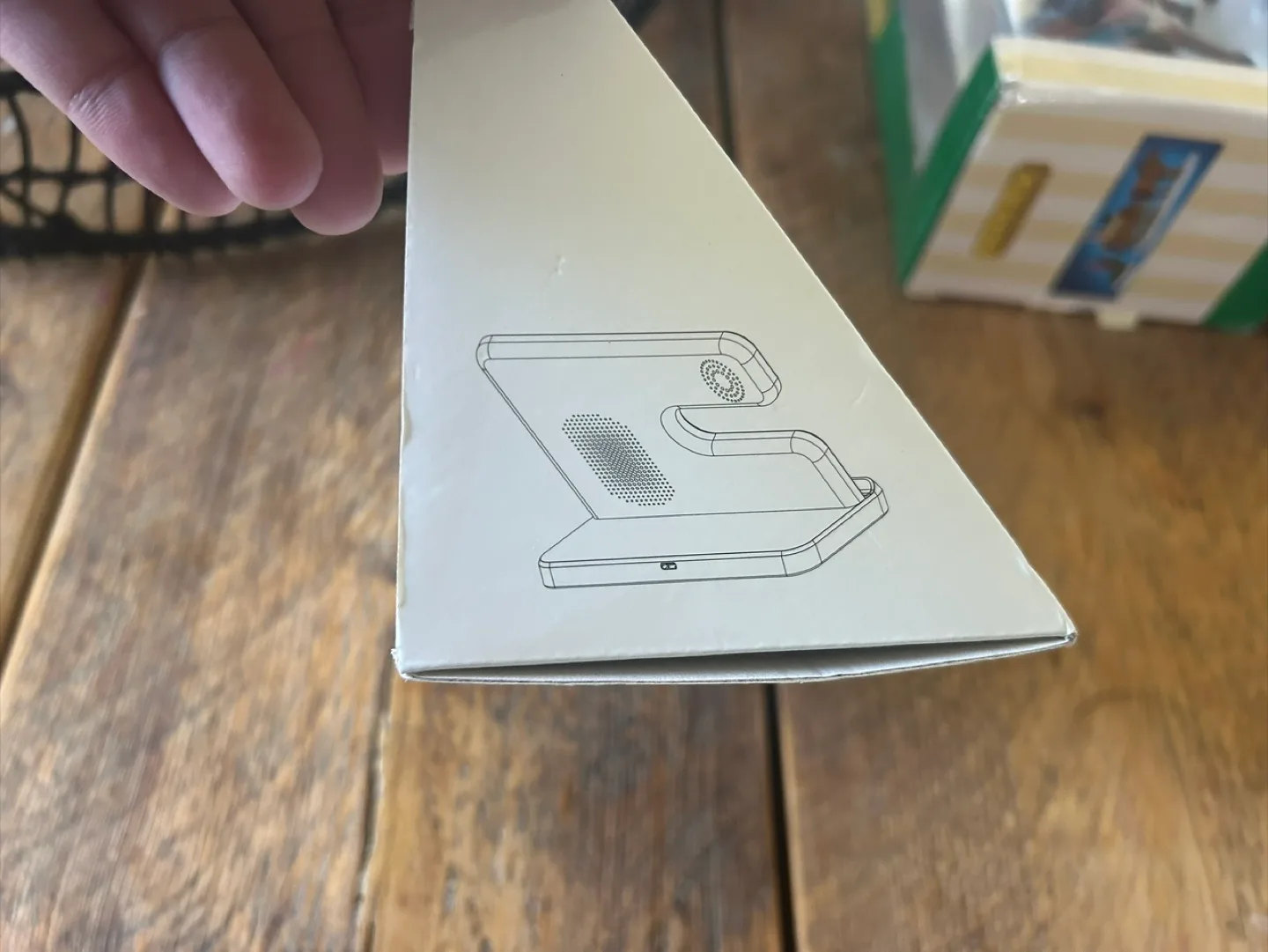 3-in-1 Wireless Charging Station - Earpods, Phone, and Watch image indicator(2)