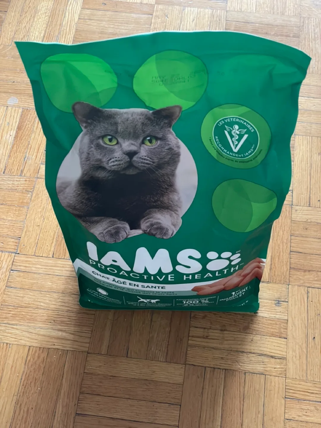 HUGE Iams senior cat food. 3.18 kg / 7 pounds thumbnail