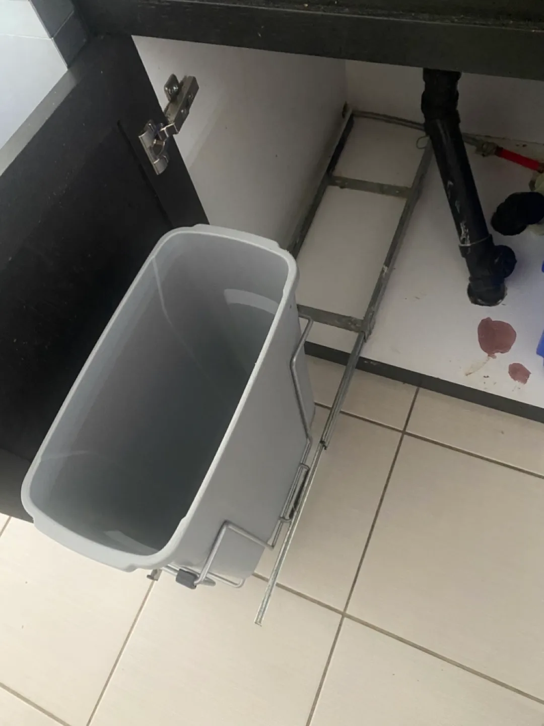 Pull Out Under Sink Trash Can image indicator(2)