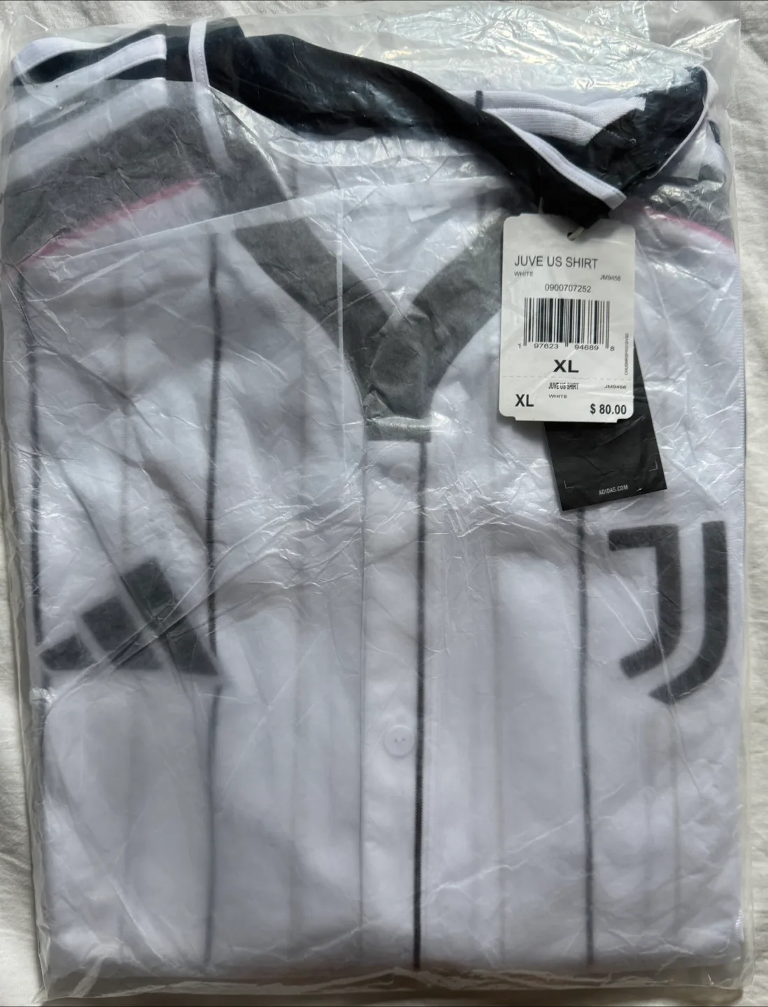 Adidas Juventus Shirt thumbnail