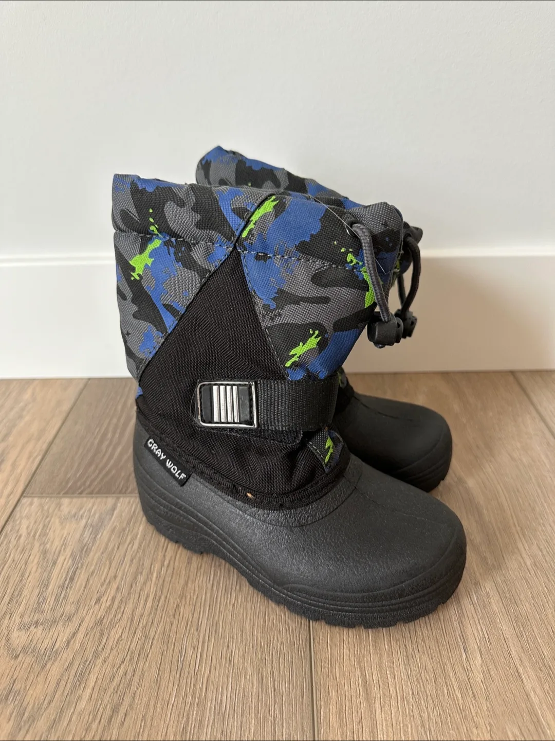 Gray Wolf Kids Winter Boots - Size 9 thumbnail