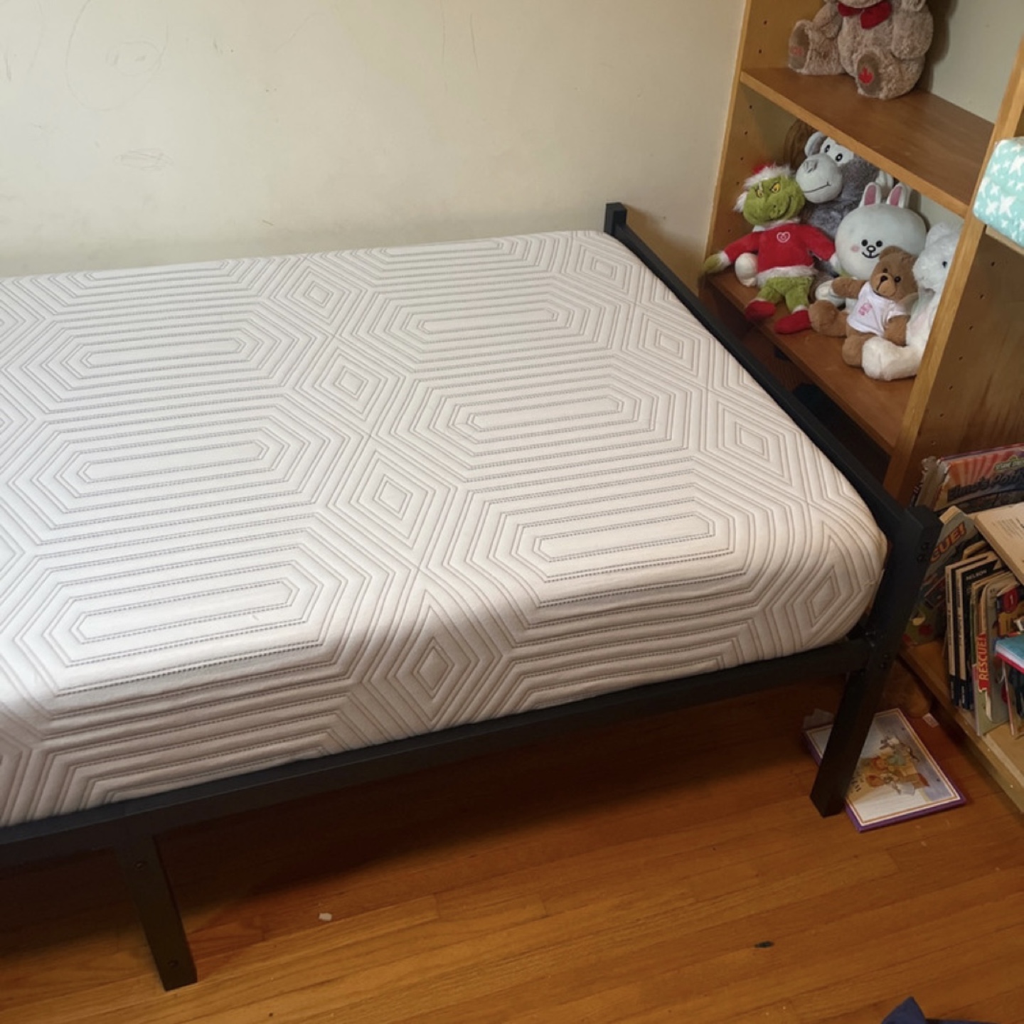 twin bed - photo 4