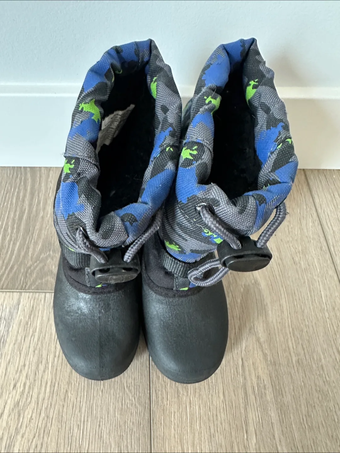 Gray Wolf Kids Winter Boots - Size 8 thumbnail