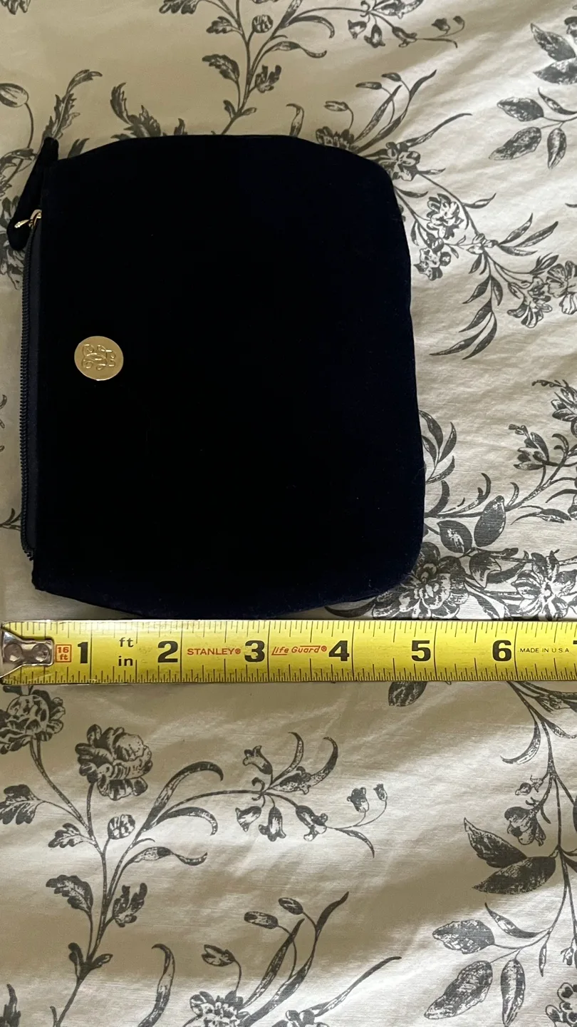 Guerlain Navy Blue Velvet Make Up Bag image indicator(5)