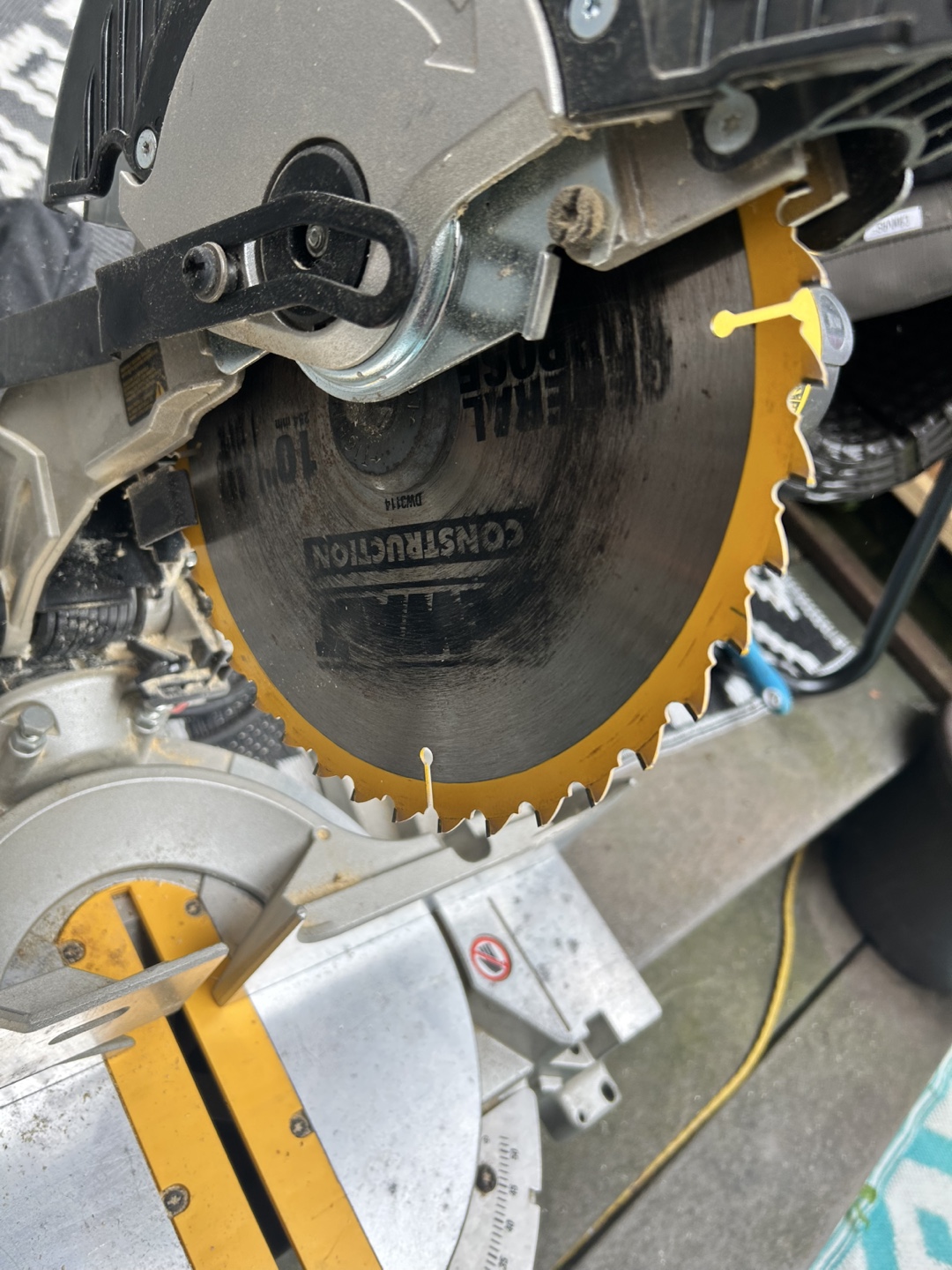 DeWalt DW713 10" Compound Miter Saw - photo 5