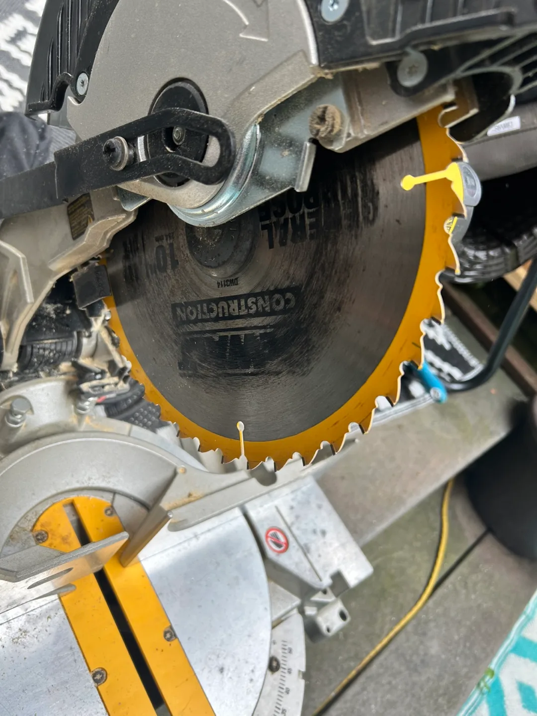 DeWalt DW713 10" Compound Miter Saw image indicator(5)