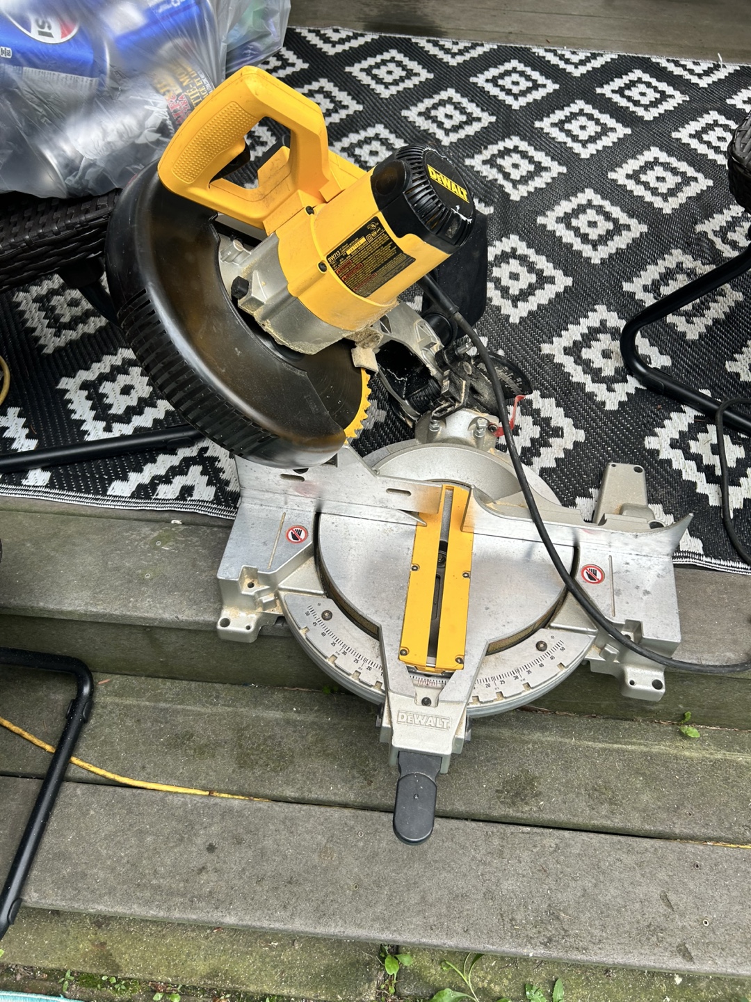 DeWalt DW713 10" Compound Miter Saw - photo 4