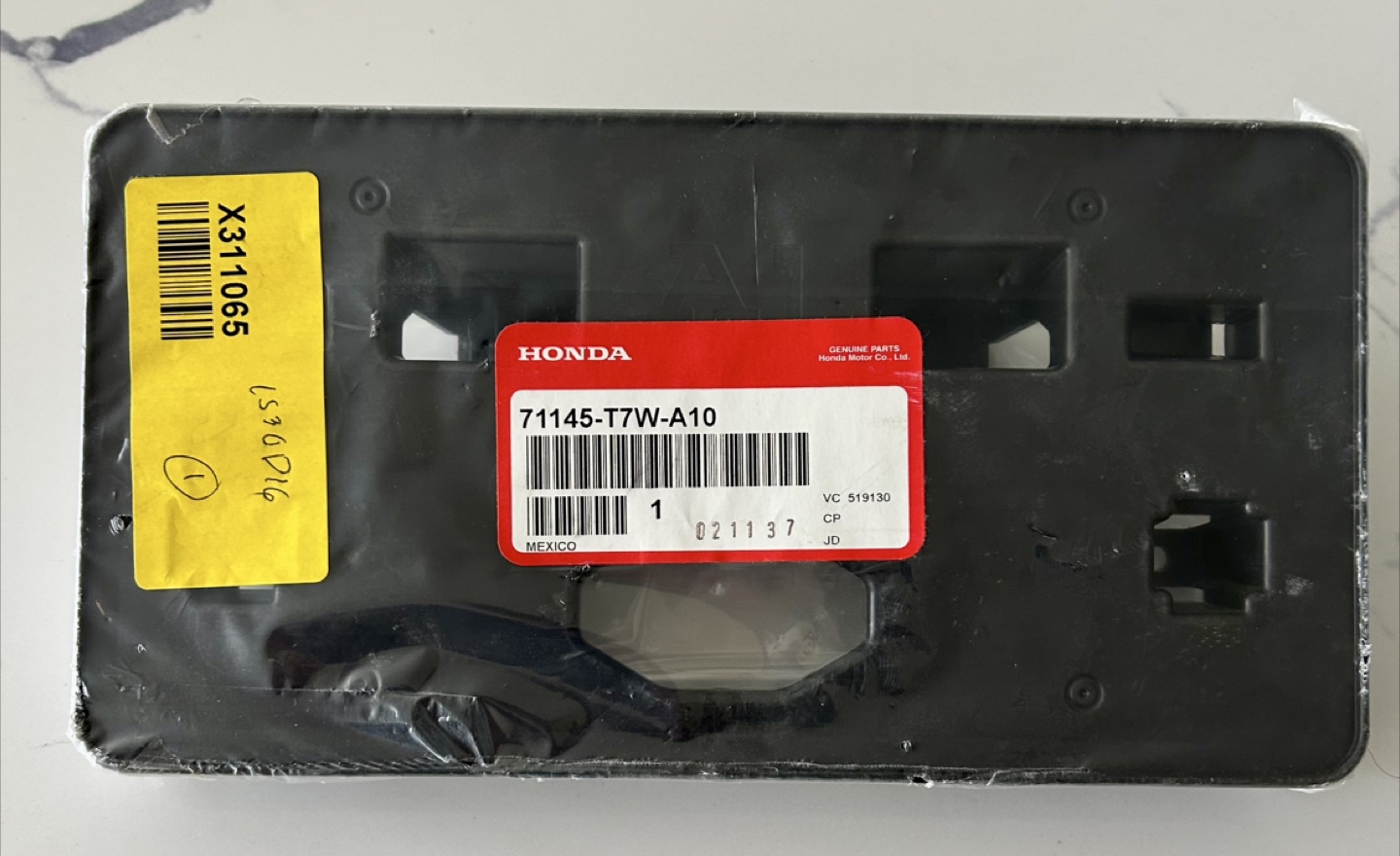 Honda HR-V 71145-T7W-A10 License Plate Bracket - New