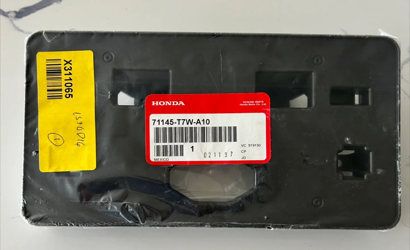 Honda HR-V 71145-T7W-A10 License Plate Bracket - New thumbnail