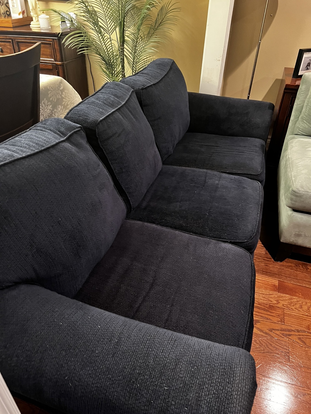 Couch - photo 2