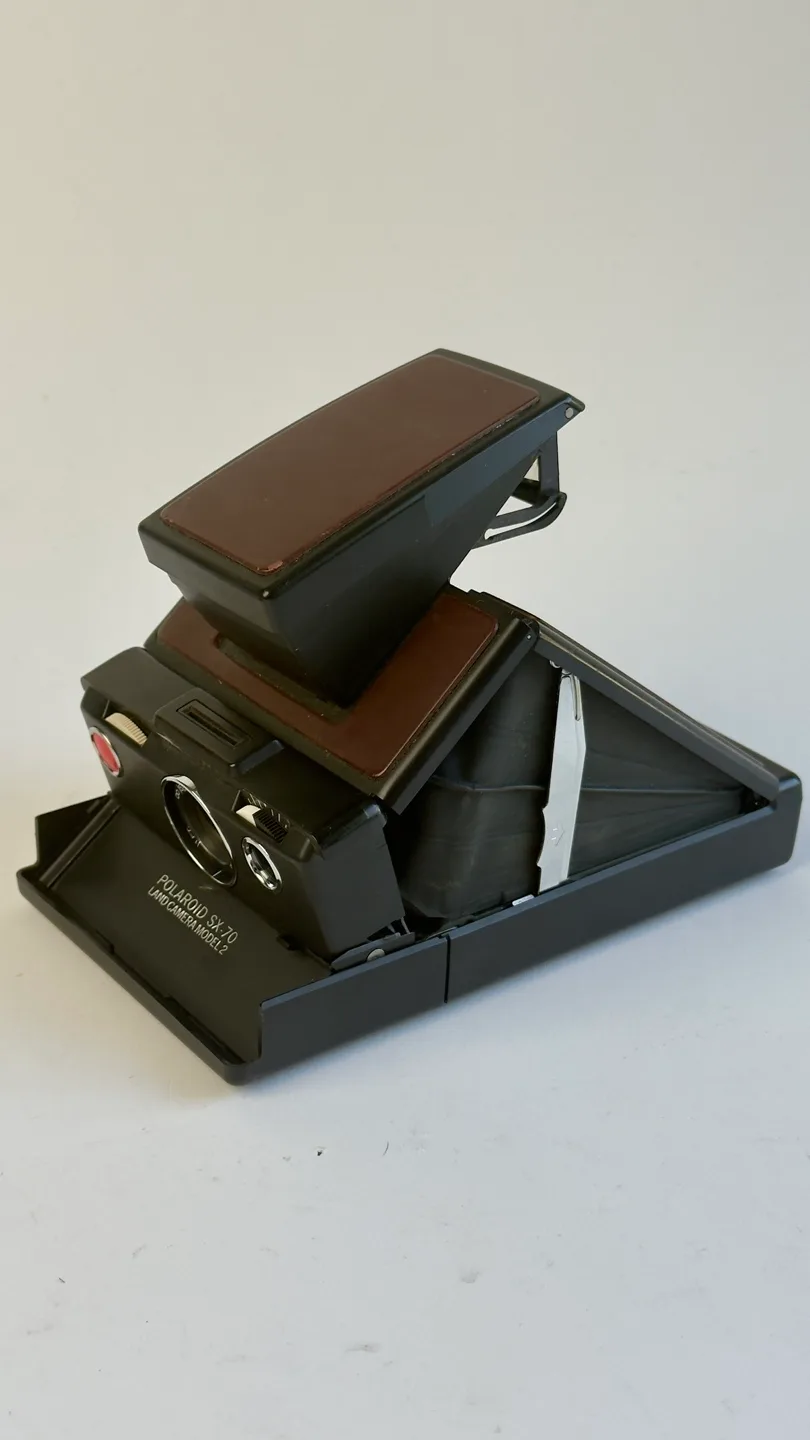 Polaroid SX-70 Land Camera Model 2 with Leather Case image indicator(5)