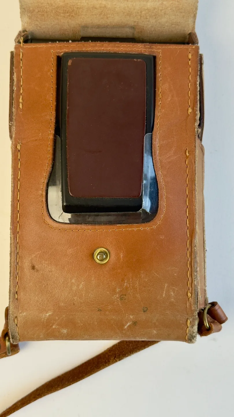Polaroid SX-70 Land Camera Model 2 with Leather Case image indicator(6)