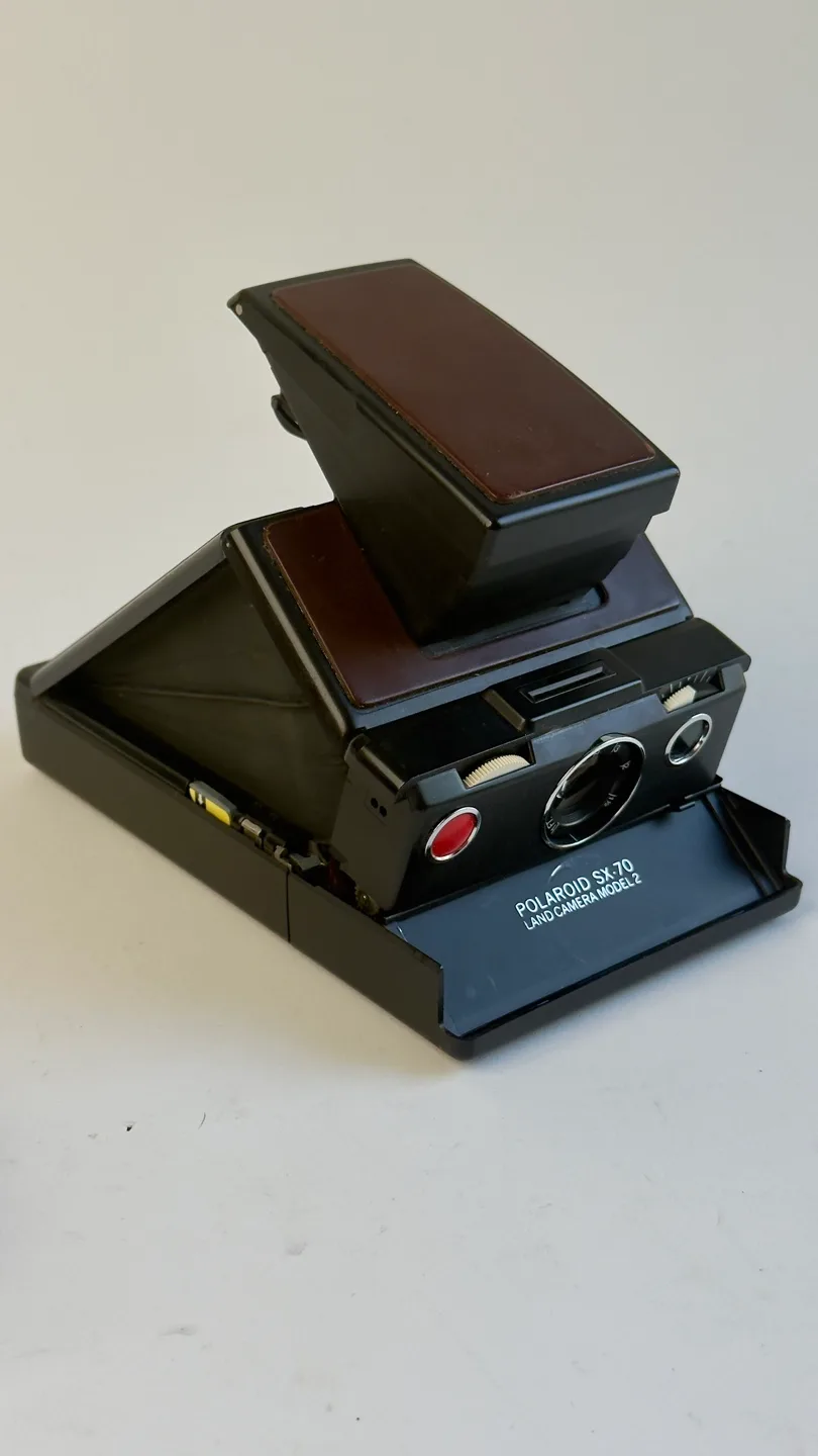 Polaroid SX-70 Land Camera Model 2 with Leather Case image indicator(4)