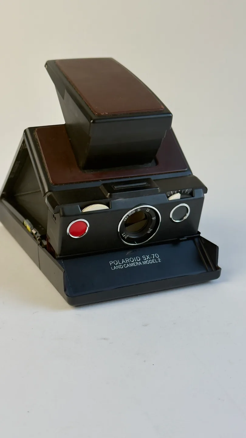 Polaroid SX-70 Land Camera Model 2 with Leather Case thumbnail